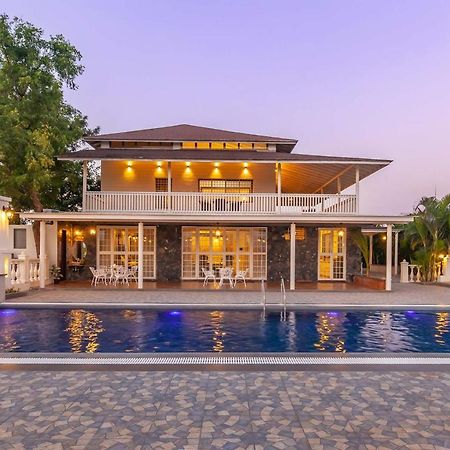 Stayvista'S Lake La Vie - Tranquil Lake-View Villa Amidst Farmland With Pool And Poolside Gazebo - Proximity To Sula Nashik Ngoại thất bức ảnh