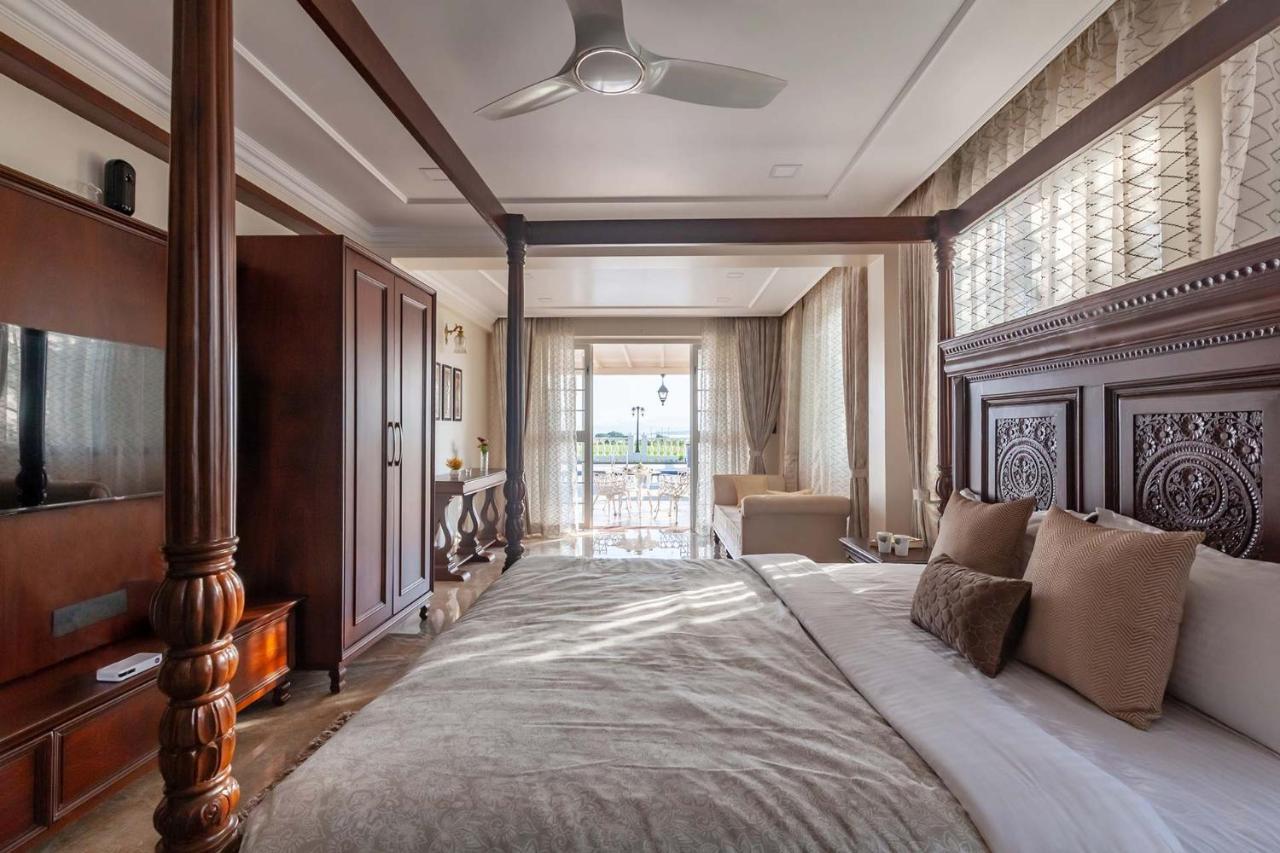 Stayvista'S Lake La Vie - Tranquil Lake-View Villa Amidst Farmland With Pool And Poolside Gazebo - Proximity To Sula Nashik Ngoại thất bức ảnh