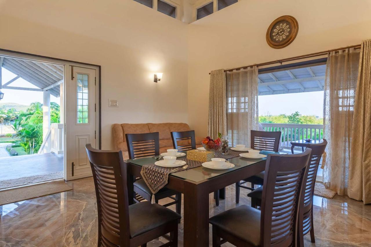 Stayvista'S Lake La Vie - Tranquil Lake-View Villa Amidst Farmland With Pool And Poolside Gazebo - Proximity To Sula Nashik Ngoại thất bức ảnh