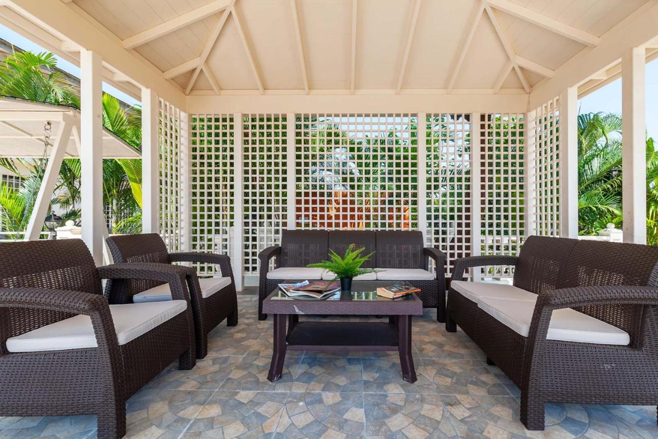 Stayvista'S Lake La Vie - Tranquil Lake-View Villa Amidst Farmland With Pool And Poolside Gazebo - Proximity To Sula Nashik Ngoại thất bức ảnh